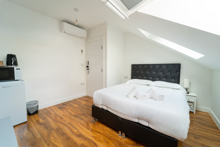 Room 2, Centra High Road, London