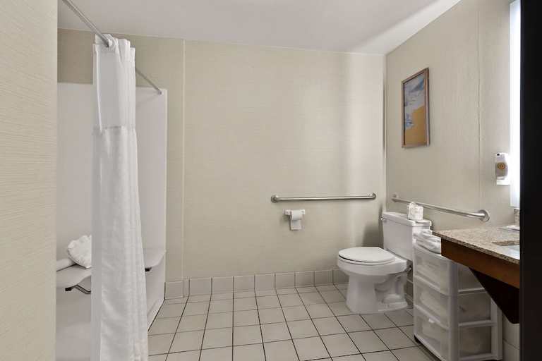 Bathroom 4, Comfort Inn & Suites Fremont, Sandusky
