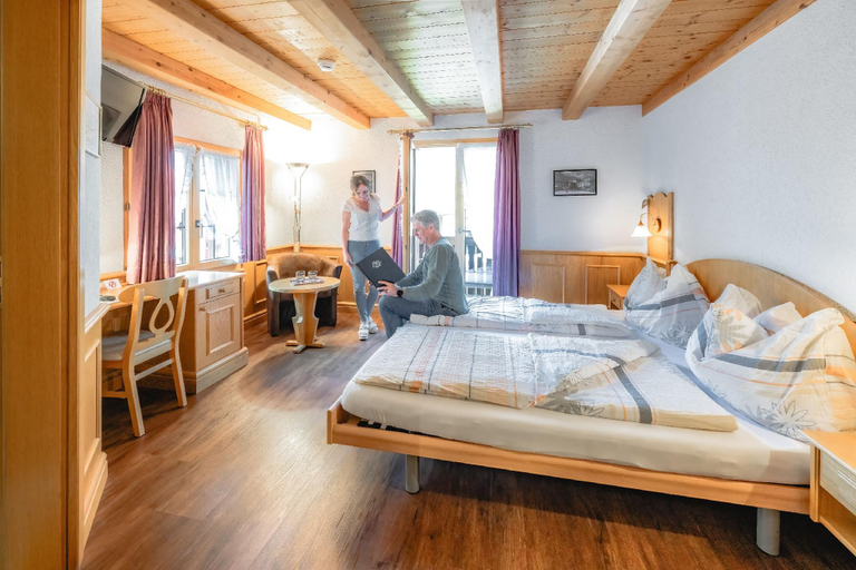 Bedroom 2, Hotel Alpina, Leuk