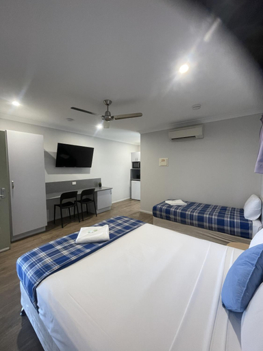 Bedroom 3, Reef Gardens Motel, Whitsunday