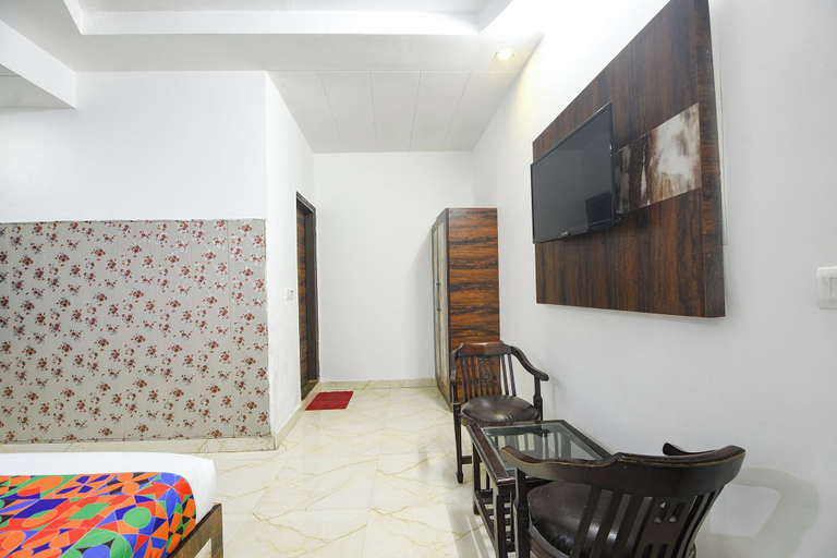 Room 2, Fabhotel Clayton, Delhi