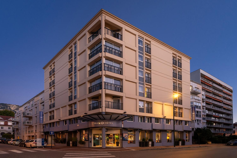 Exterior & Views