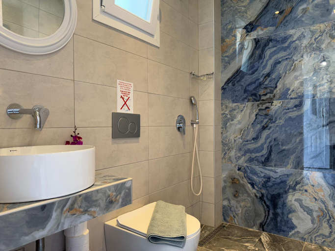 Bathroom 3, Torra's Studios, East Macedonia and Thrace