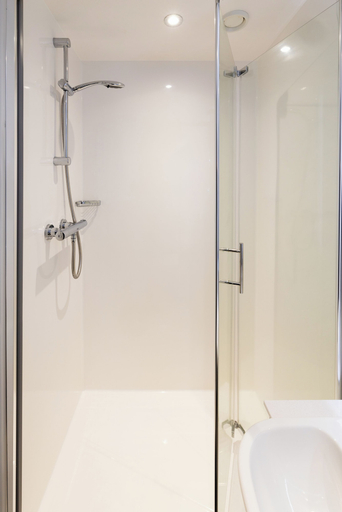 Bathroom 5, Ashlin House