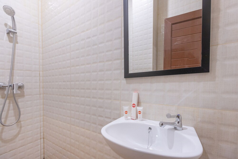 Bathroom 3, OYO 1552 Iodium Residence, Cikarang