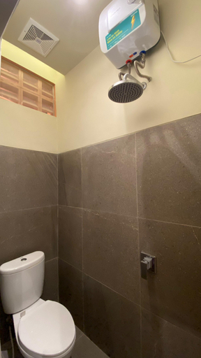 Bathroom 5, Firstkost 32, Sleman