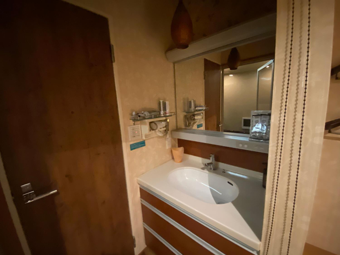 Bathroom 2, cure, Niihama
