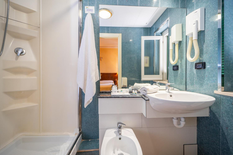 Bathroom 4, Hotel Santa Lucia, Vibo Valentia