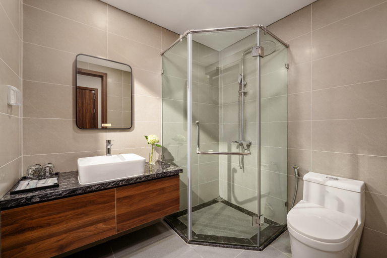 Bathing facilities, Zen Lotus Hotel & Apartment, Da Nang