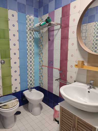 Bathroom 3, Coral Rooms, Napoli