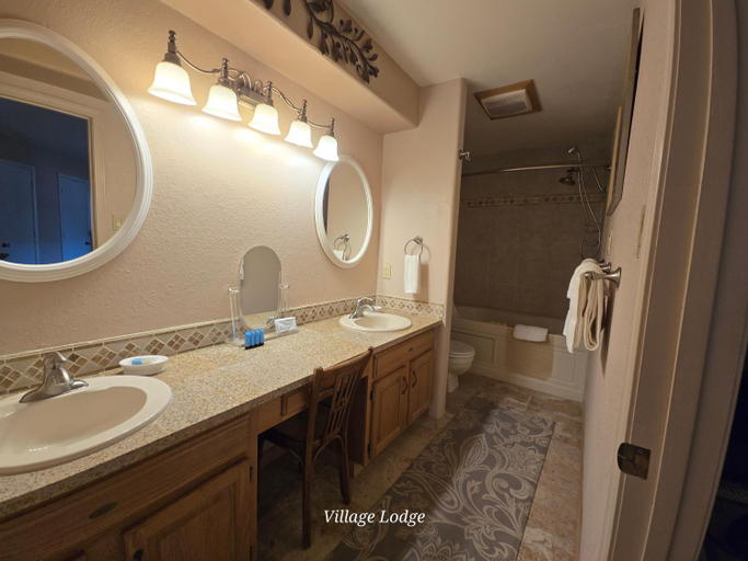 Bathroom 2, Village Lodge, Lincoln
