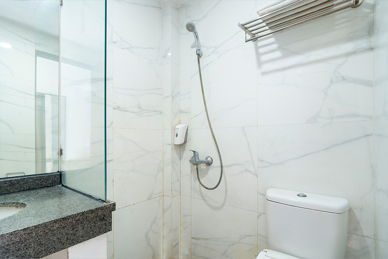 Bathroom, Life Hotel Sidoarjo, Sidoarjo
