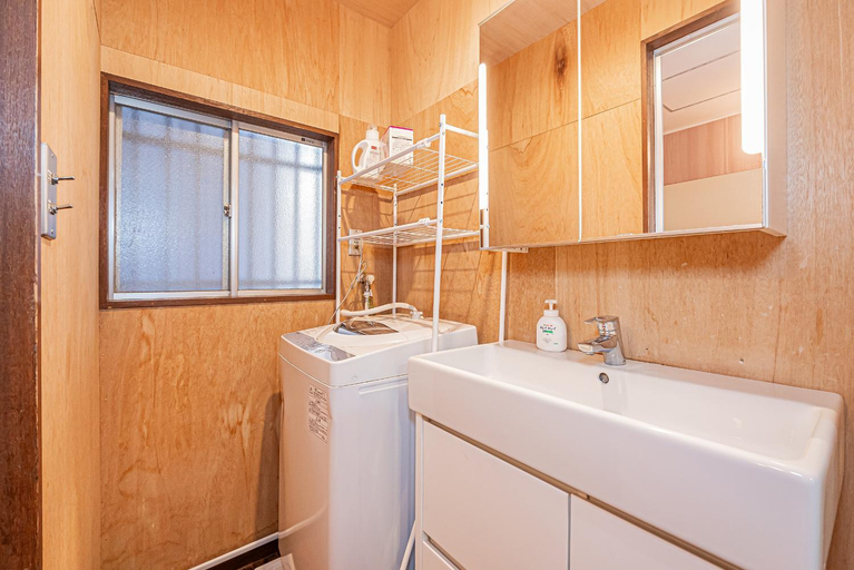 Bathroom 3, Screamer 2 Hostel, Toshima