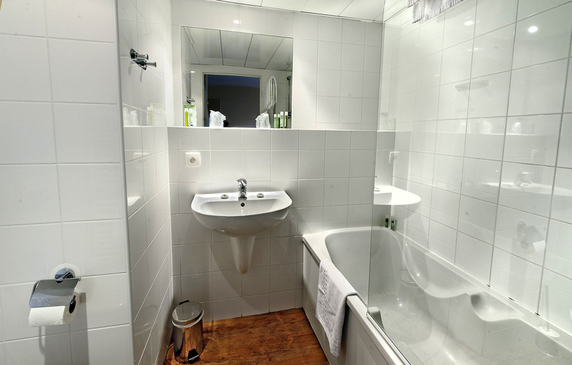 Bathroom 4, Appart Hotel Odalys City Antibes Olympe, Alpes-Maritimes
