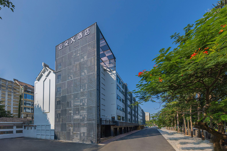 Exterior & Views