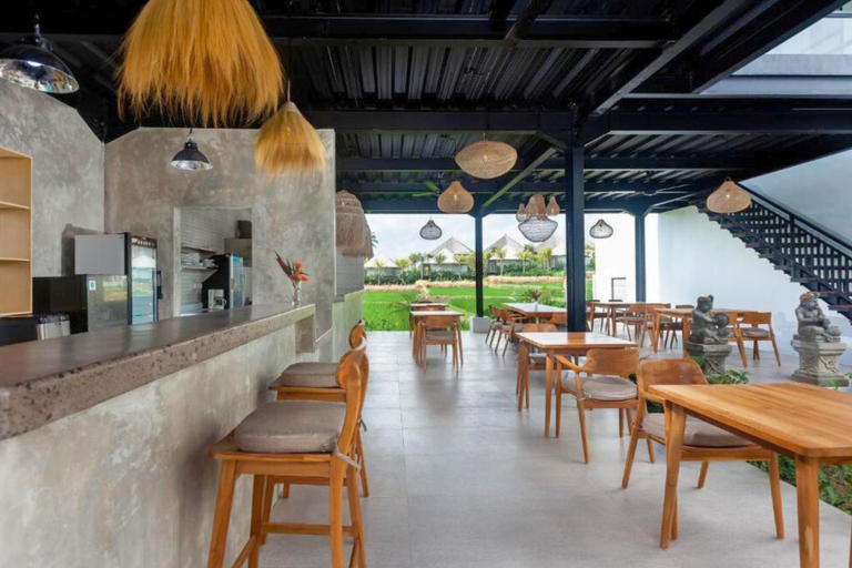 Food & Drinks, Beautiful 1 BR Superior Room Shared Pool REV24, Gianyar