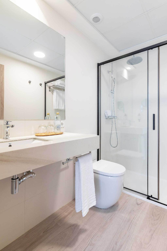 Bathroom 5, HQ Arena Hotel, Valencia