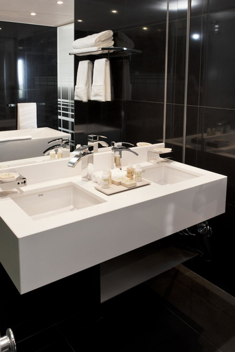 Bathroom 5, The Maslow Hotel Sandton, City of Johannesburg
