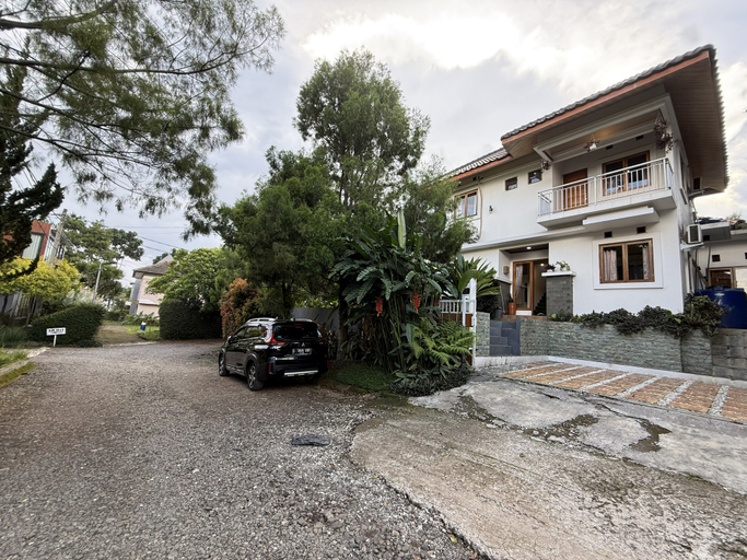 Exterior & Views 2, Villa Amethyst Lembang 4BR JB-2 With Private Pool, Bandung