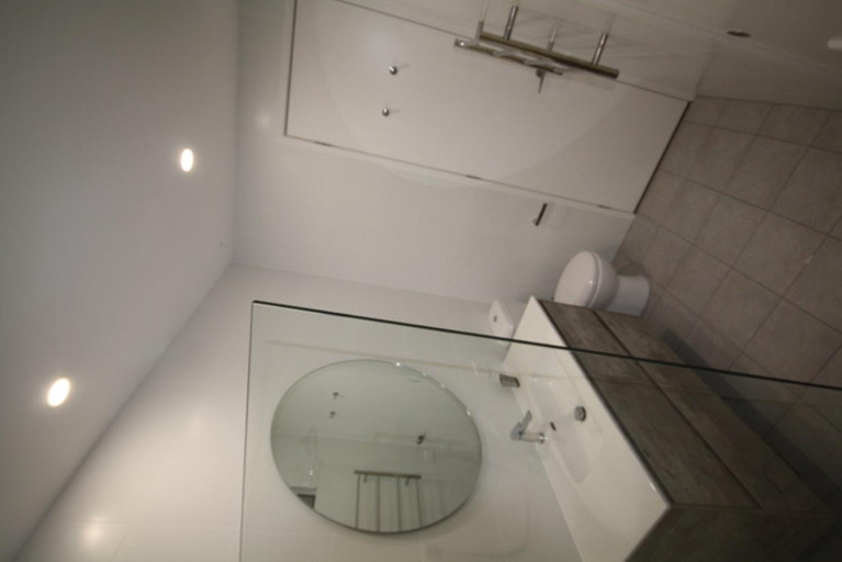 Bathroom 3, Beautiful 2-Storey Unit with Balcony near Smith St, Melbourne