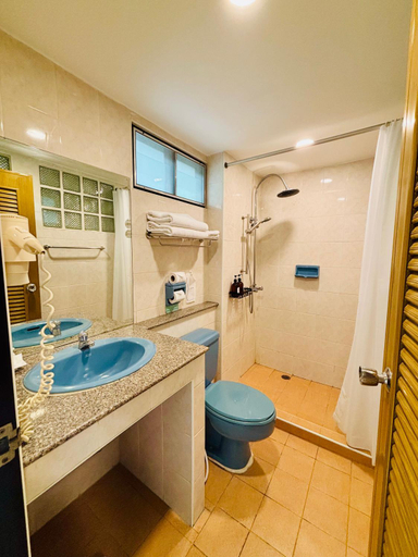 Bathroom 3, Baan Chanchay Hotel, Hua Hin