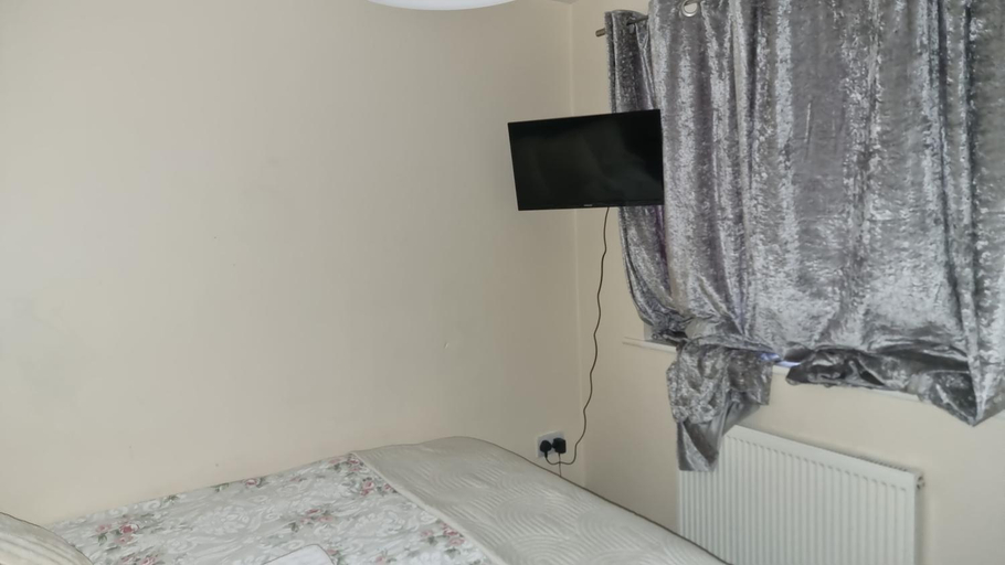 Bedroom 2, 3 Bed Entire House - Runcorn, Halton