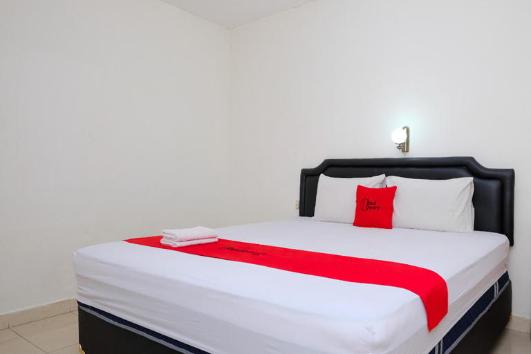 Bedroom 3, RedDoorz @ Hotel Raditia Graha Yogyakarta, Yogyakarta