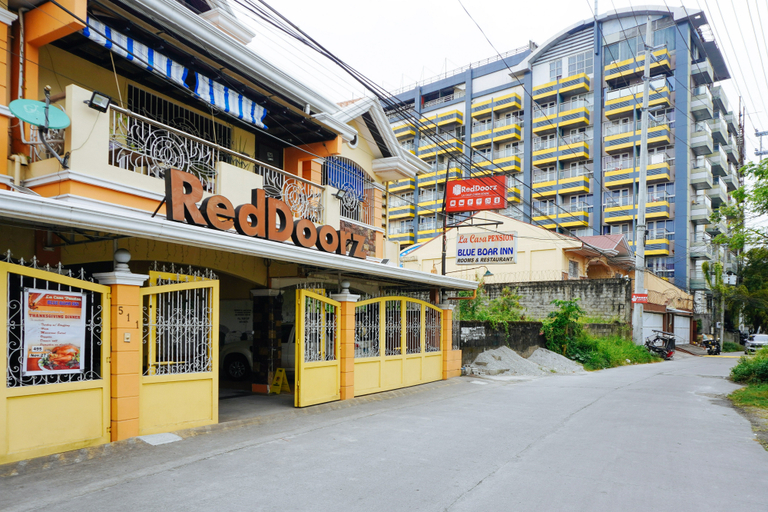 Exterior & Views 2, RedDoorz @ La Casa Guesthouse, Angeles City