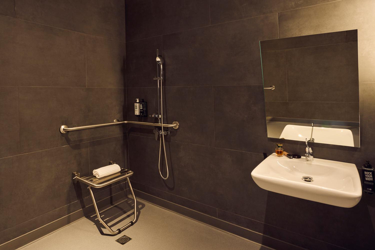 Bathroom 4, ibis Madrid Norte Las Tablas, Madrid