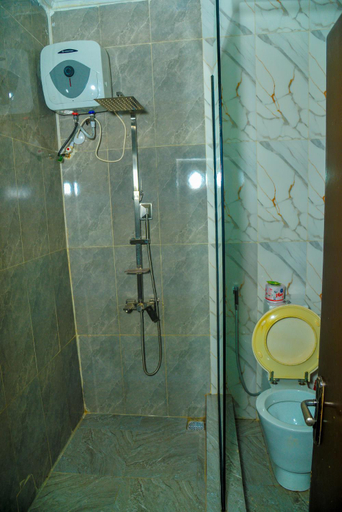 Bathroom 3, Triple Tee Hotel, Surulere