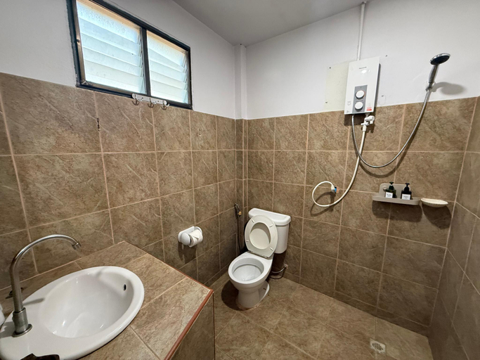 Bathroom 3, Season Bungalow, Nua Khlong