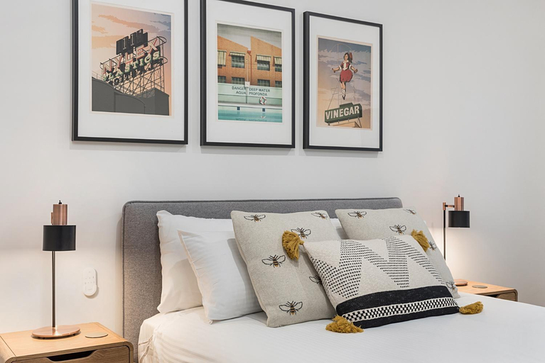 Others 5, Beautiful 2-Storey Unit with Balcony near Smith St, Melbourne