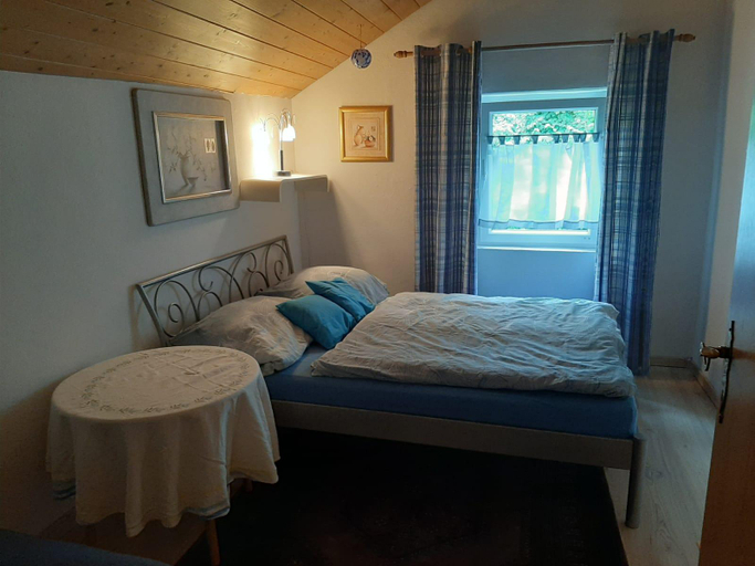 Bedroom 2, Komfortables Ferienhaus Landau für 4 Personen, Dingolfing-Landau