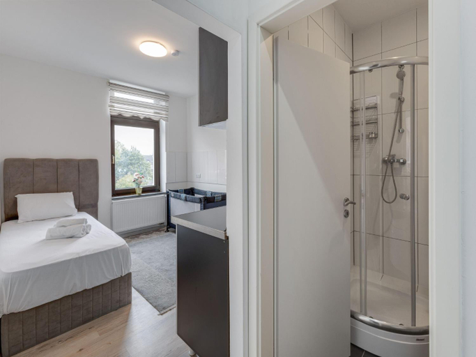 Bedroom 5, Apartment in Oberhausen near Dusseldorf, Oberhausen