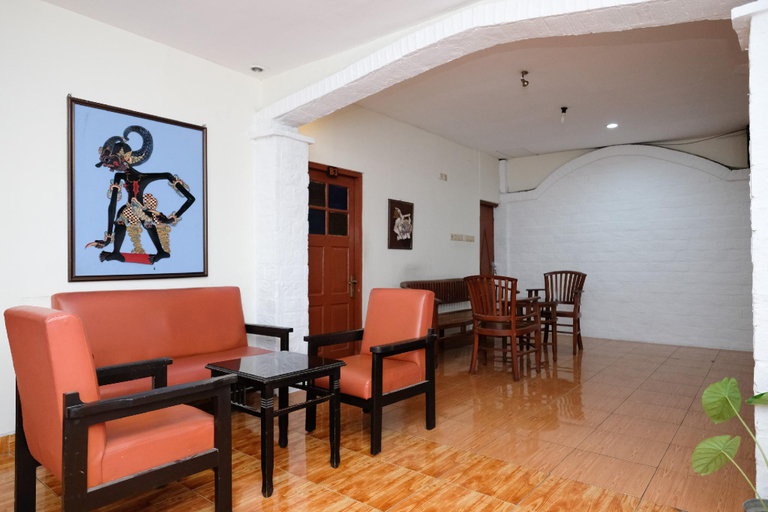 Public Area 2, RedDoorz @ Hotel Raditia Graha Yogyakarta, Yogyakarta