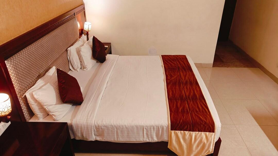Bedroom 3, Alps Residency - A Bergamont Hotel, Krishnagiri, Krishnagiri