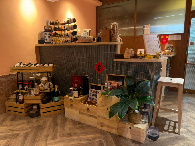 Food & Drinks 5, H-khun Apartment, Pingtung