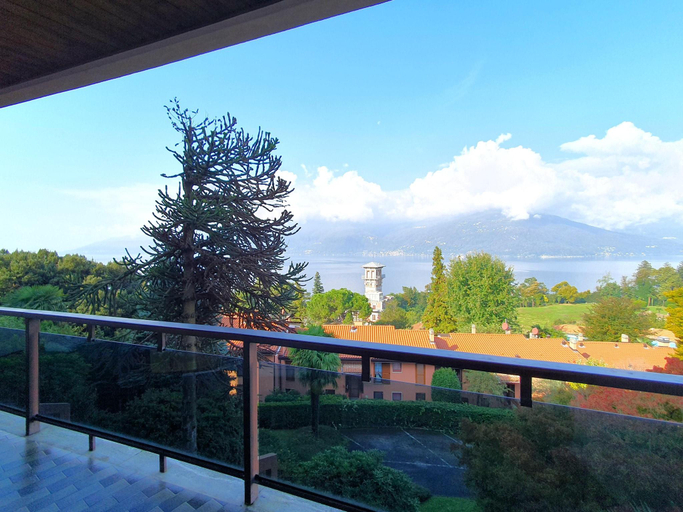 5, Apartment in Luino with Lake Maggiore Views, Varese