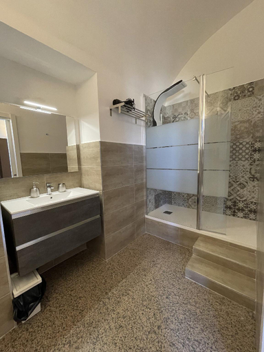 Bathroom 3, CconfortHotels R&B Central Rooms, Bari