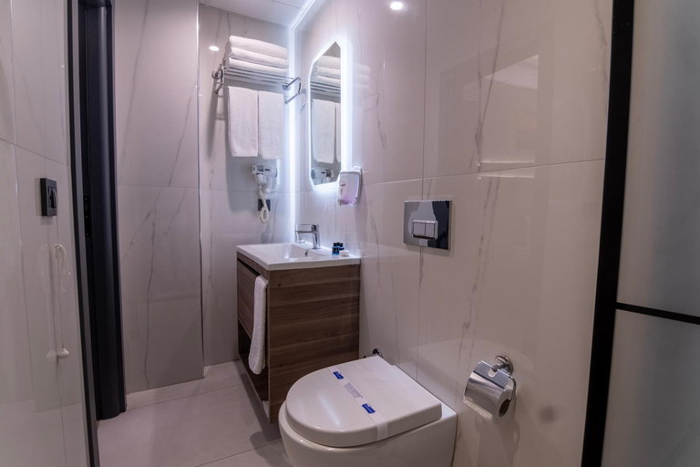 Bathroom 4, The Omiya Hotel, Fatih