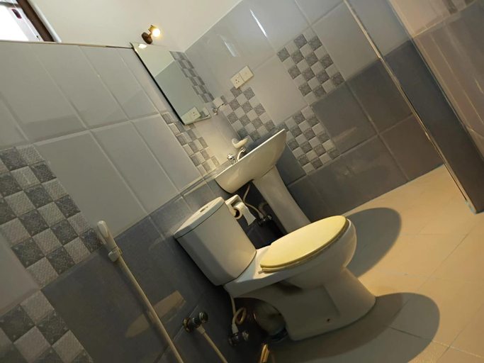 Bathroom, Mirissa Golden Resort, Weligama