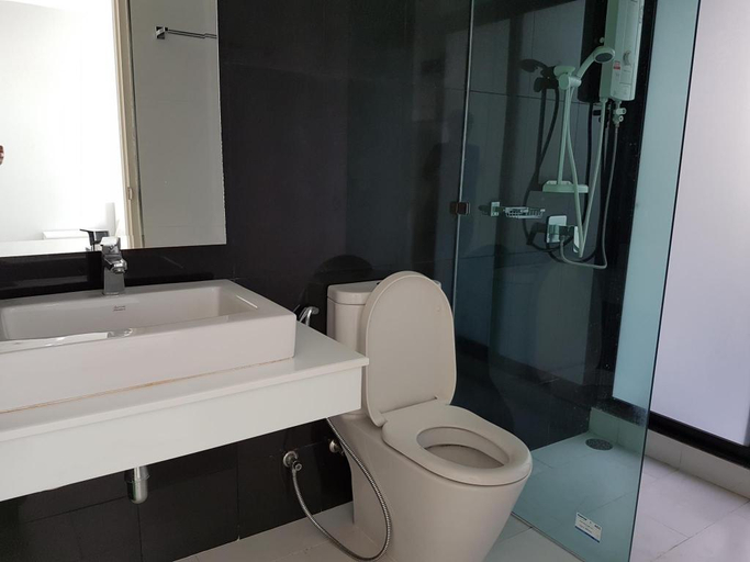 Bathroom 3, Tipnalin Apartment Phetchaburi, Muang Phetchaburi