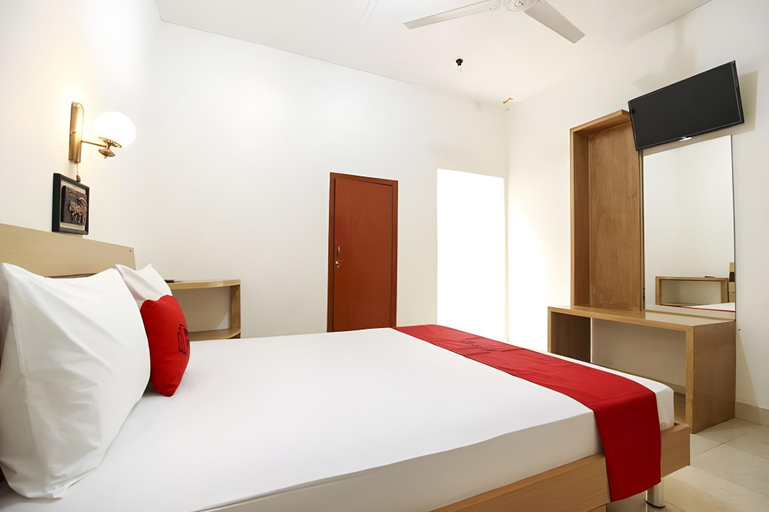 Bedroom, RedDoorz @ Hotel Raditia Graha Yogyakarta, Yogyakarta