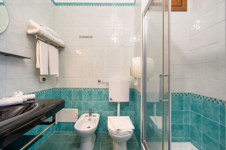 Bathroom 4, Carlton Riviera, Palermo