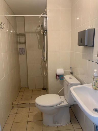 Bathroom 2, M-town residence cozy apartment gading serpong., Tangerang