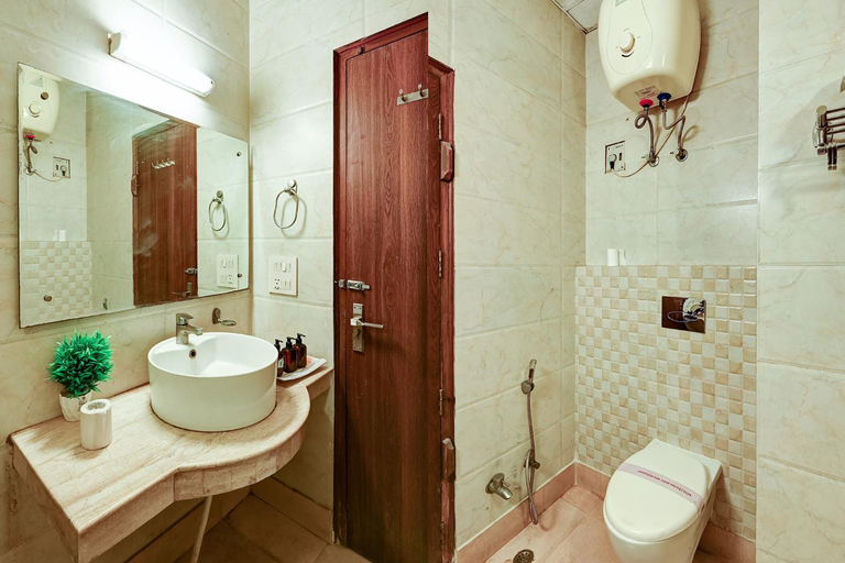 Bathroom, Hotel Rivlet by Carlton Suites, Delhi