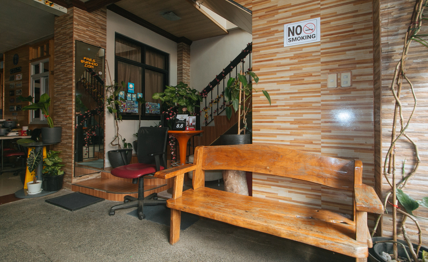 RedDoorz Hostel @ Faes Transient House, باغيو