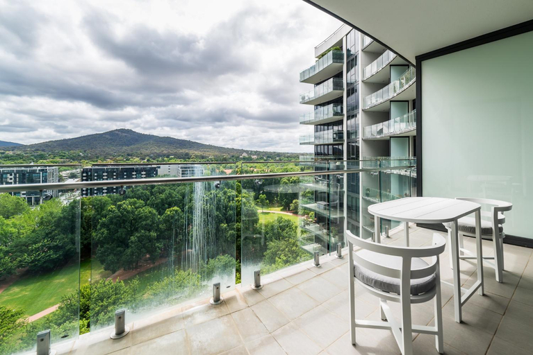 5, Executive Balcony Apartment in Central Canberra, Canberra
