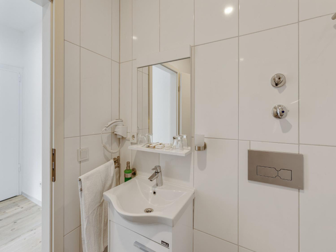 Bathroom 5, Pleasant Apartment in Oberhausen With a Terrace, Oberhausen