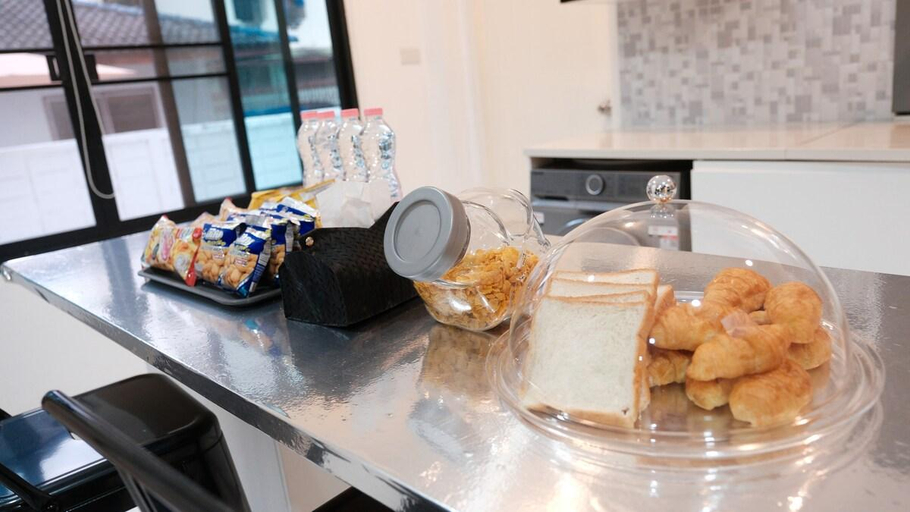 Food & Drinks, Modern Private Pool Villa in Sukhumvit, Bang Na